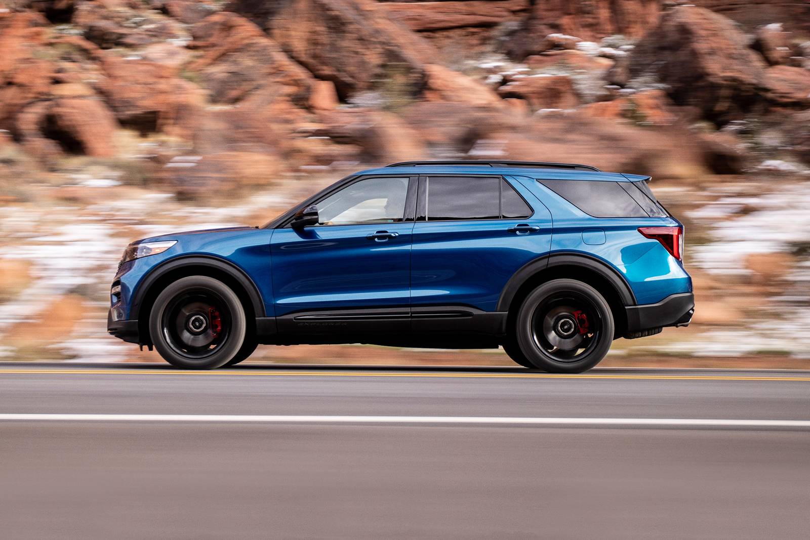 2021 Ford Explorer exterior S