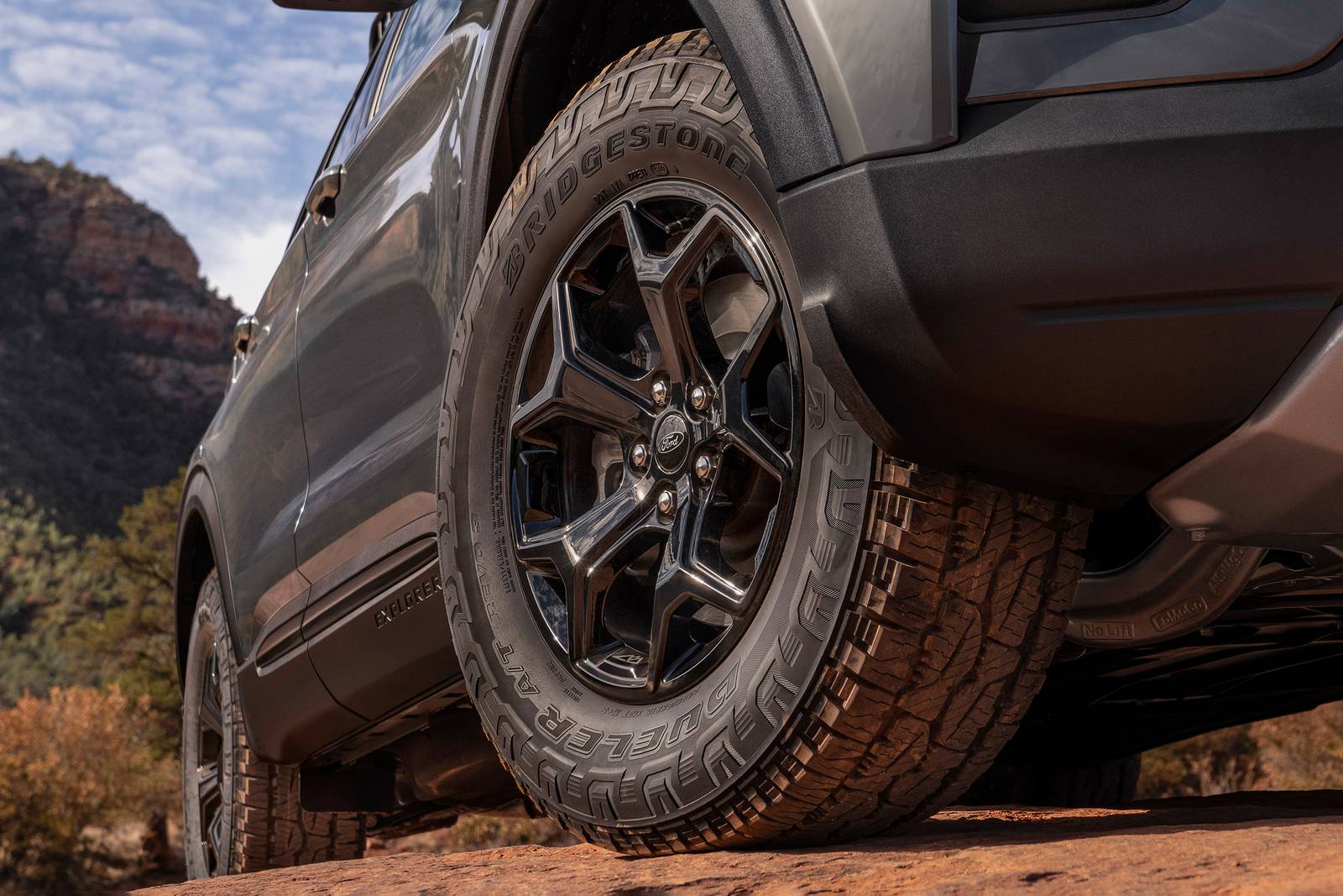 2021 Ford Explorer exterior W