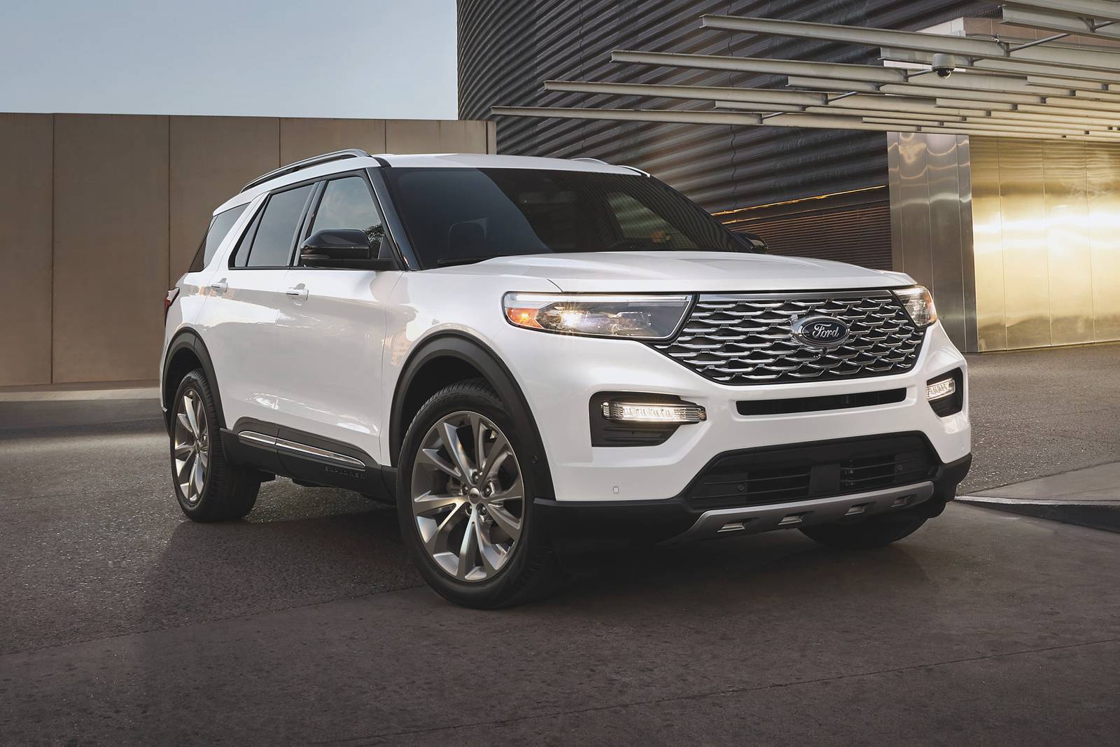 2023 Ford Explorer exterior FQ