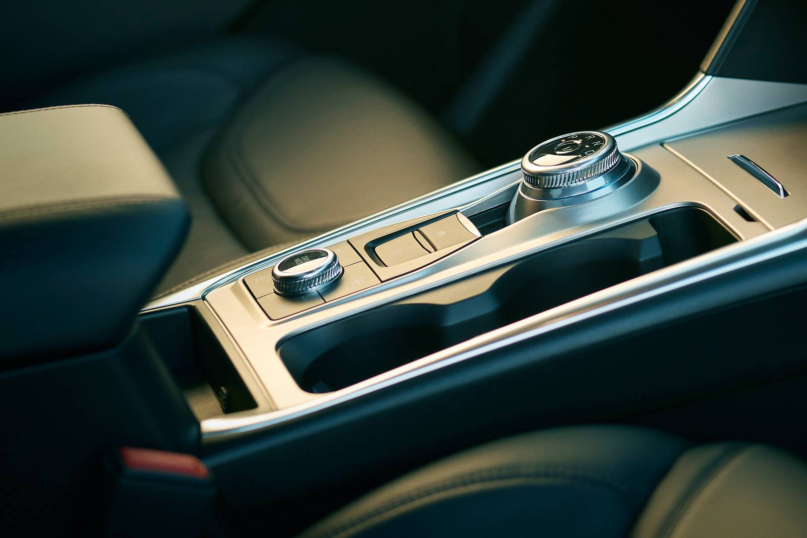 2023 Ford Explorer interior SHF