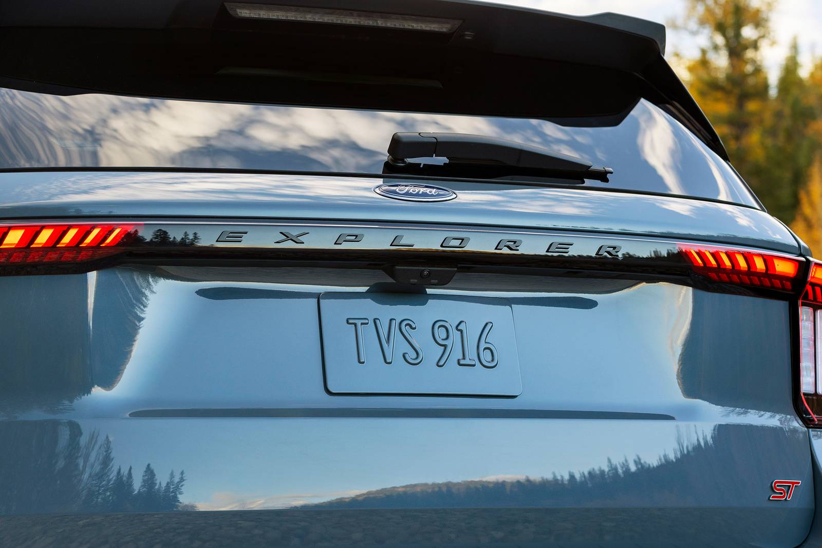 2025 Ford Explorer exterior RBDG