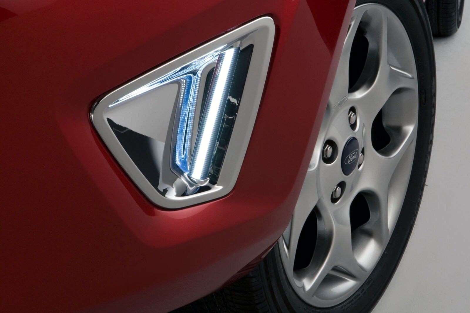 2013 Ford Fiesta exterior EDETAIL