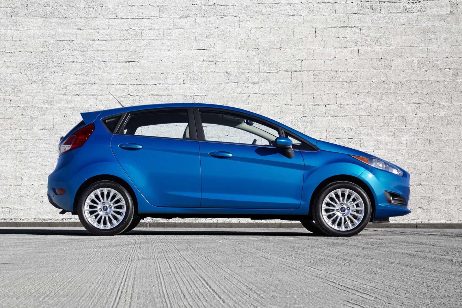 2017 Ford Fiesta — OEM photo 2