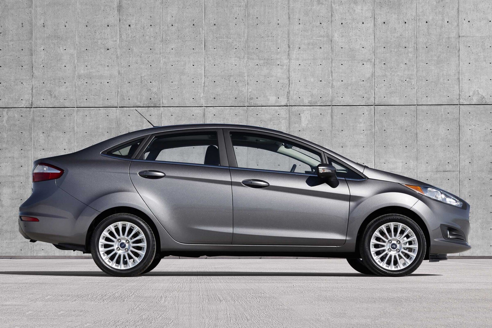 2017 Ford Fiesta — OEM photo 3