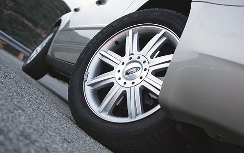 2005 Ford Five Hundred — OEM photo 3