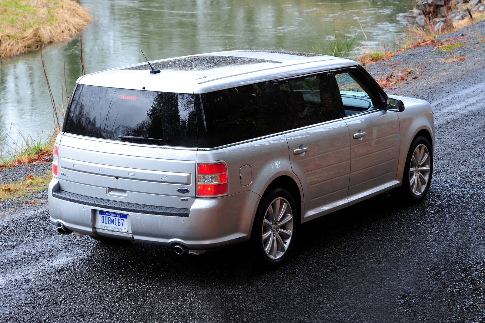 Ford Flex SEL Wagon Exterior. Options Shown.