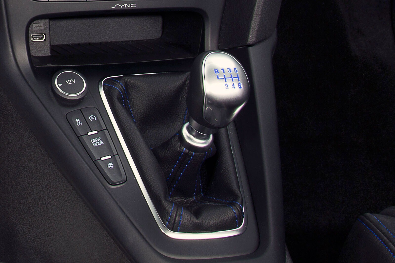 2017 Ford Focus interior SHF