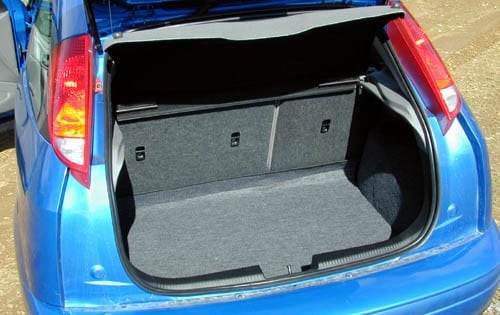2000 Ford Focus interior CARGO