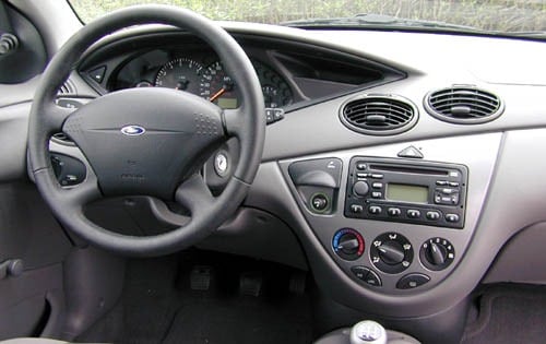 2000 Ford Focus interior D