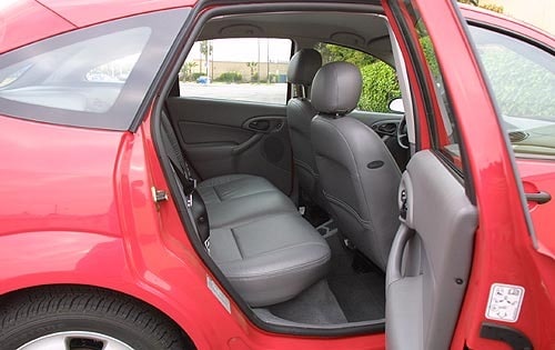 2002 Ford Focus interior RI