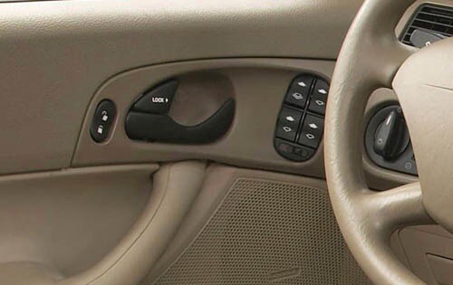 2005 Ford Focus interior D