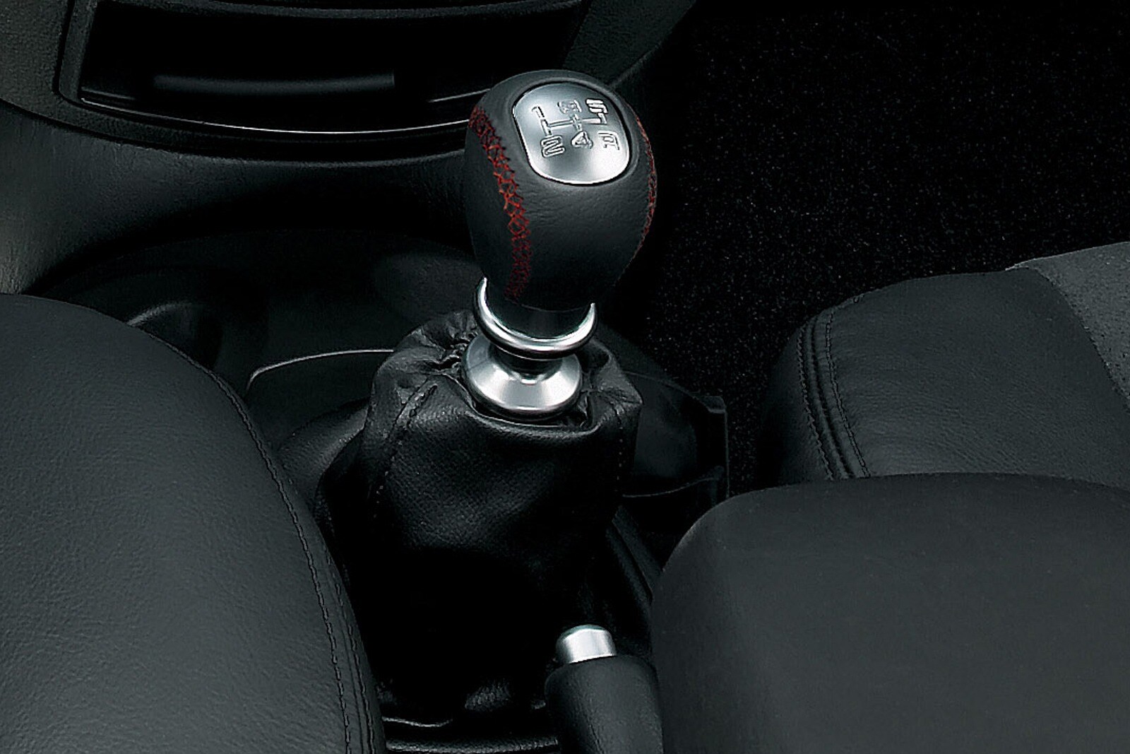 2007 Ford Focus interior SHF