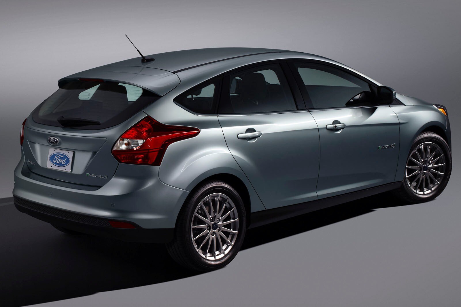 2013 Ford Focus — OEM photo 2