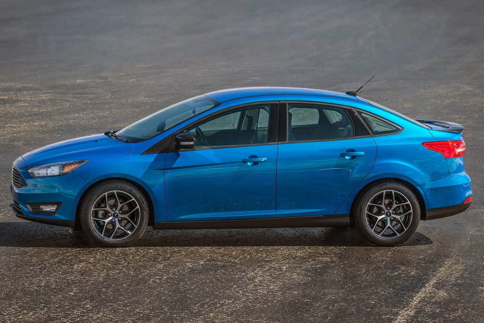 2016 Ford Focus exterior FQ