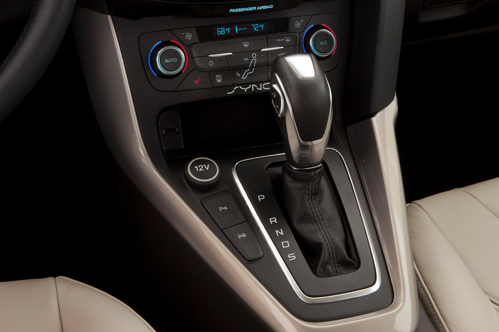 2016 Ford Focus interior SHF