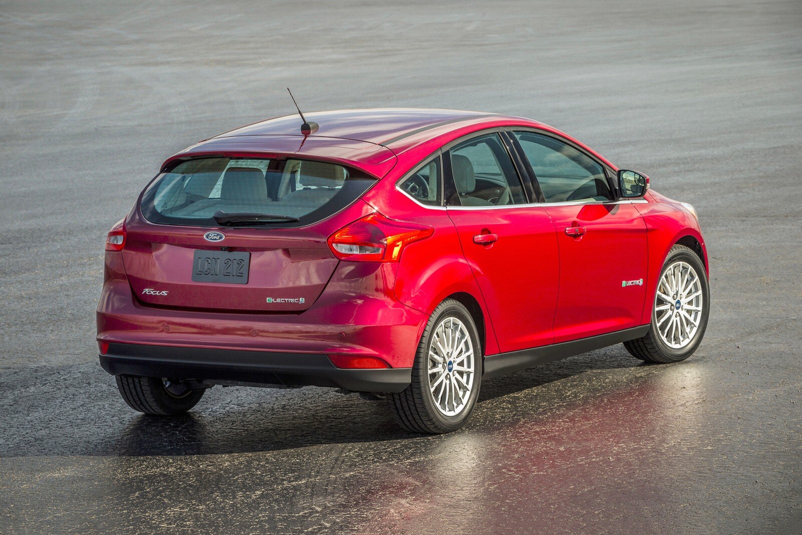 2017 Ford Focus exterior FQ