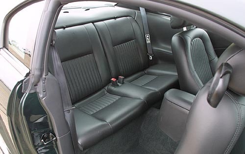 2001 Ford Mustang interior RI