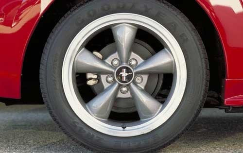 2003 Ford Mustang exterior W