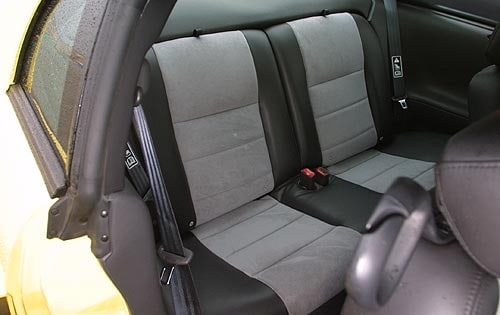 2003 Ford Mustang interior RI
