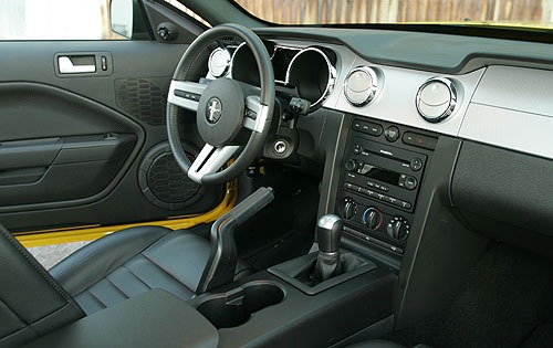 2005 Ford Mustang interior I