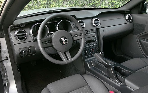 2005 Ford Mustang interior I