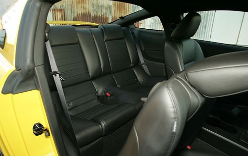 2005 Ford Mustang interior RI