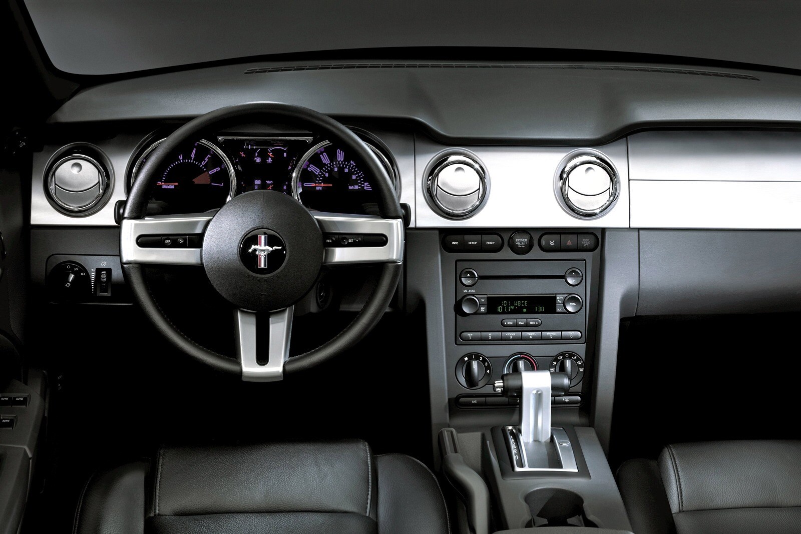 2008 Ford Mustang interior D