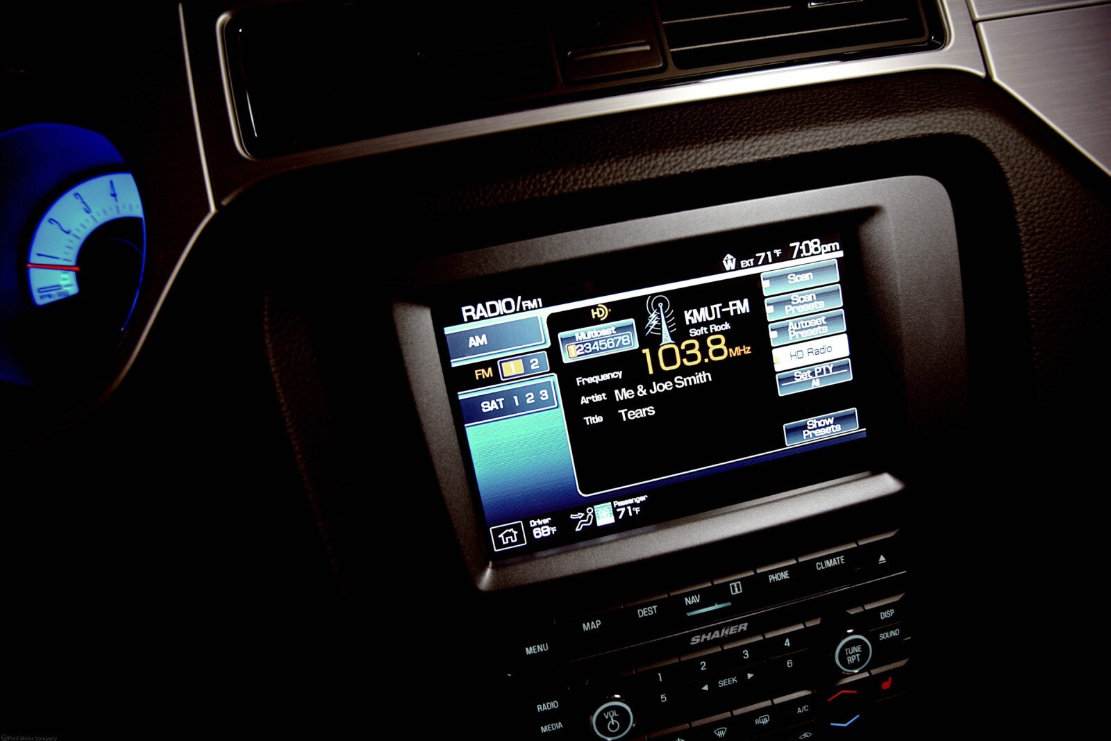 2013 Ford Mustang interior CC
