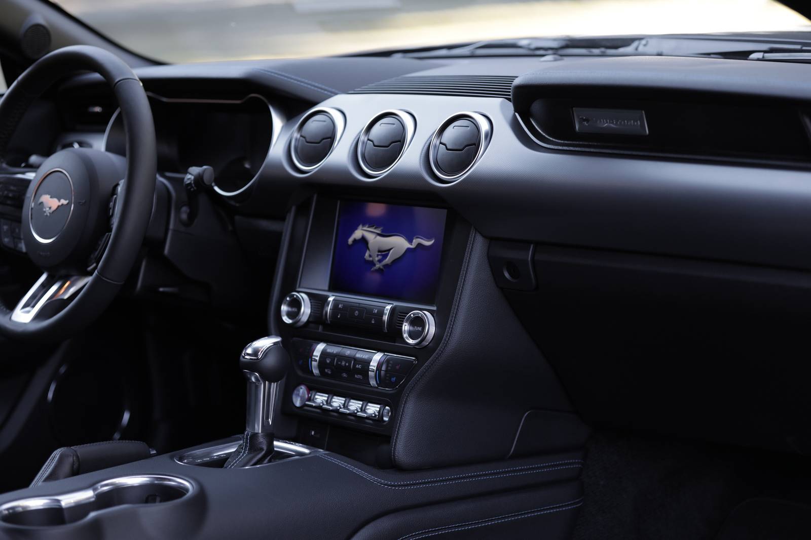 2018 Ford Mustang interior CC