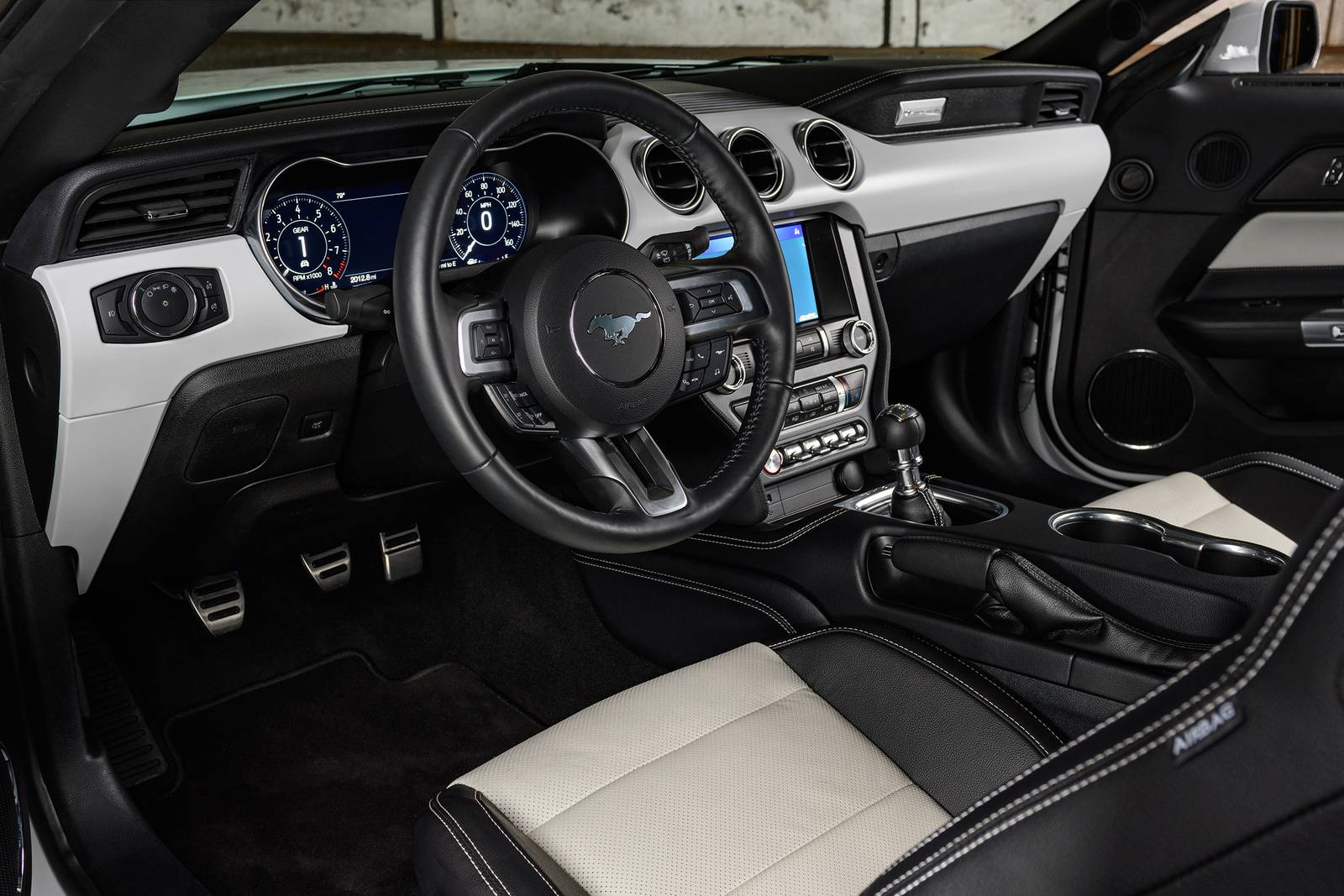 2022 Ford Mustang interior SWD