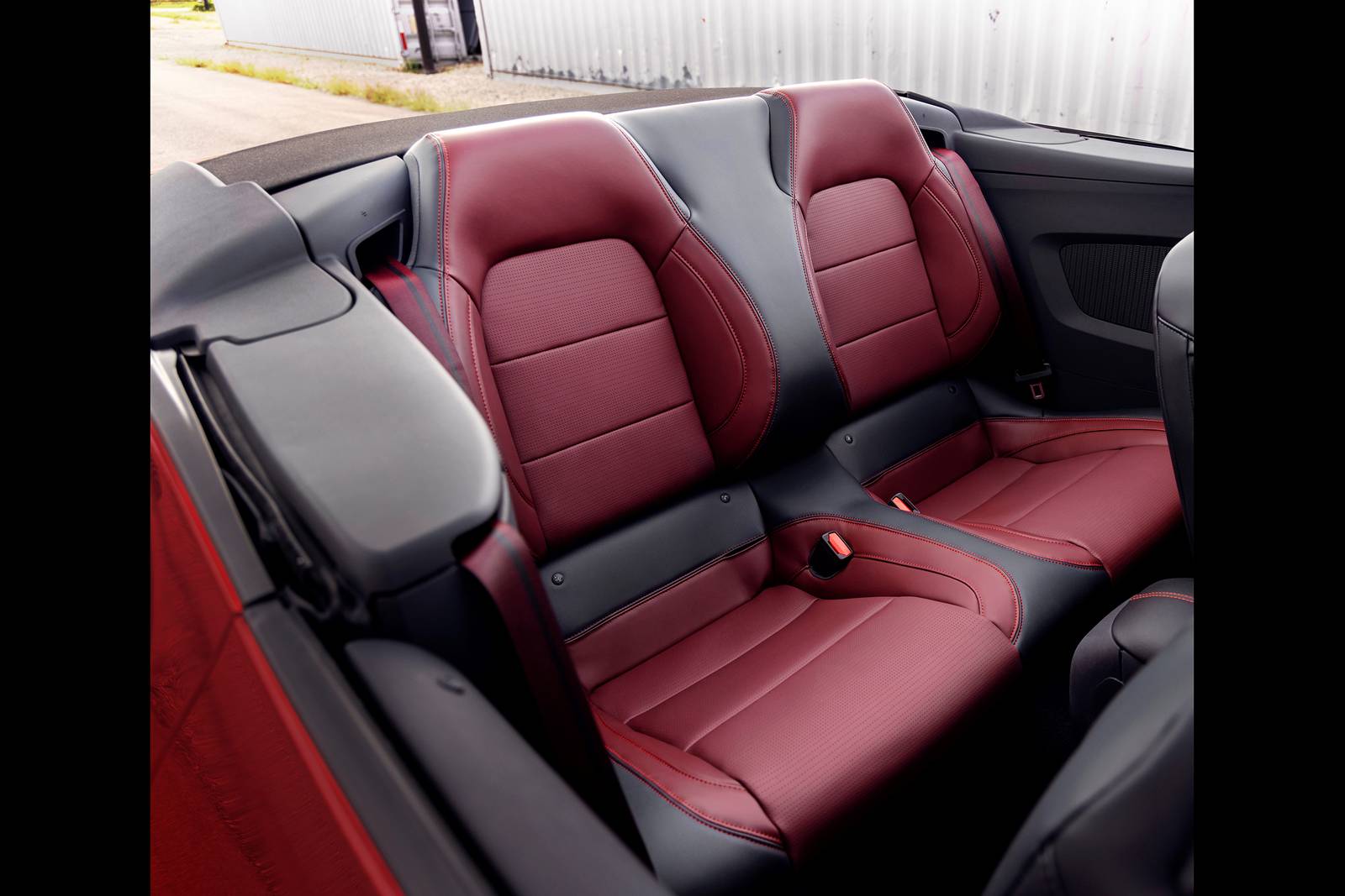 2025 Ford Mustang interior RI