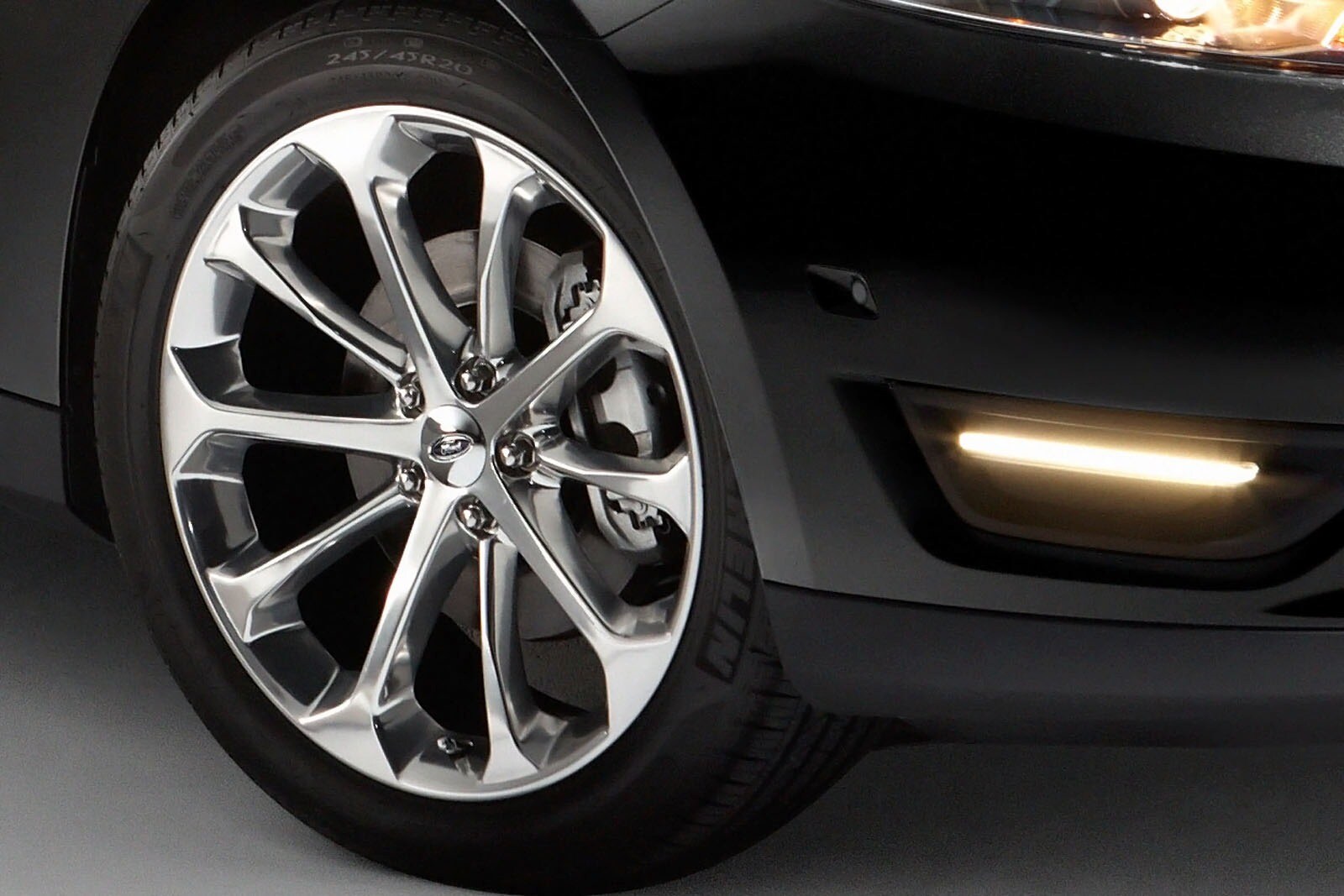 2013 Ford Taurus exterior W