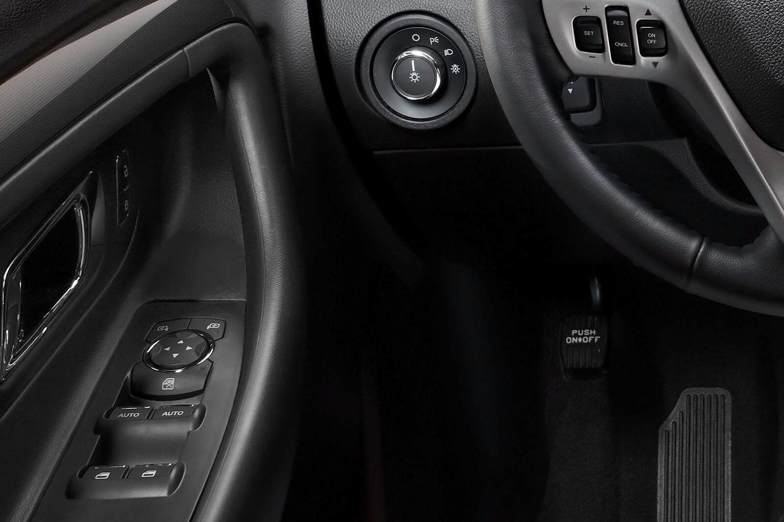 2013 Ford Taurus front safety DETAIL