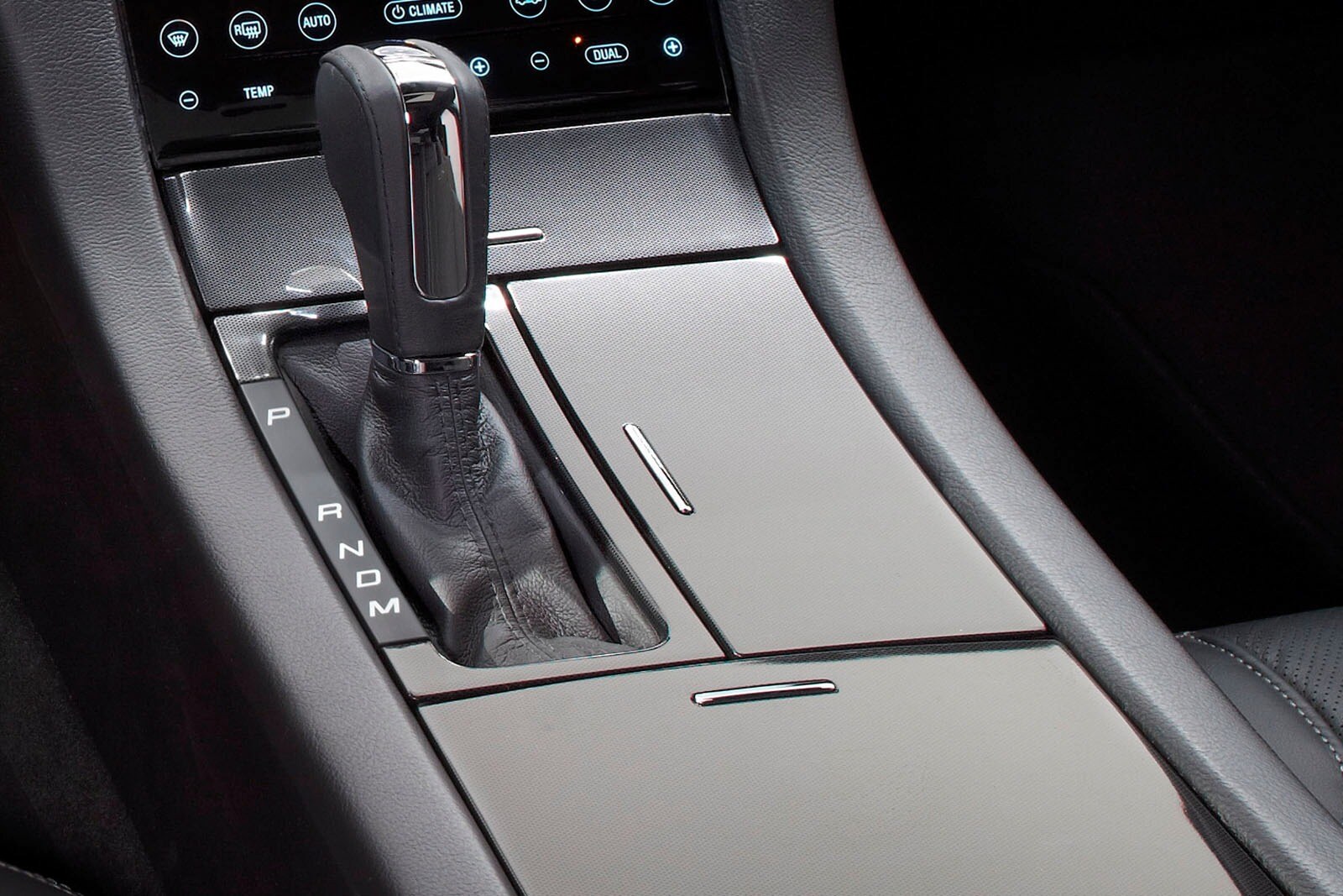 2013 Ford Taurus interior SHF