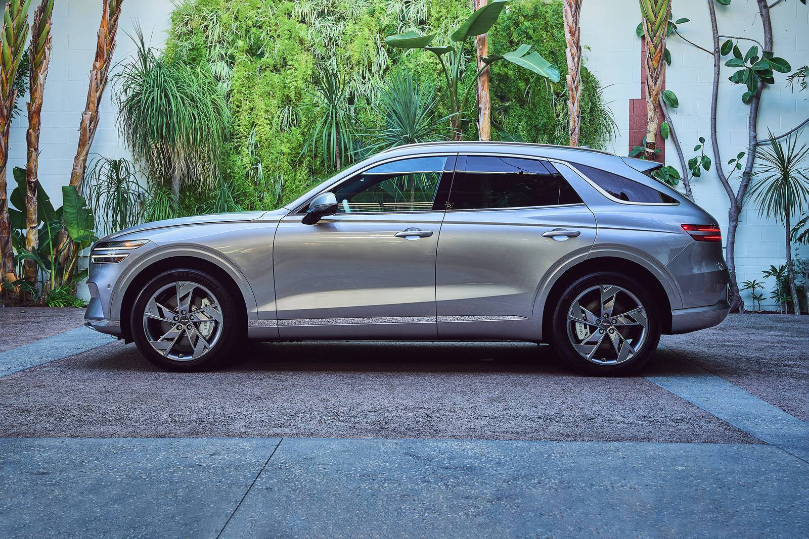 Genesis Electrified GV70 Advanced 4dr SUV Profile