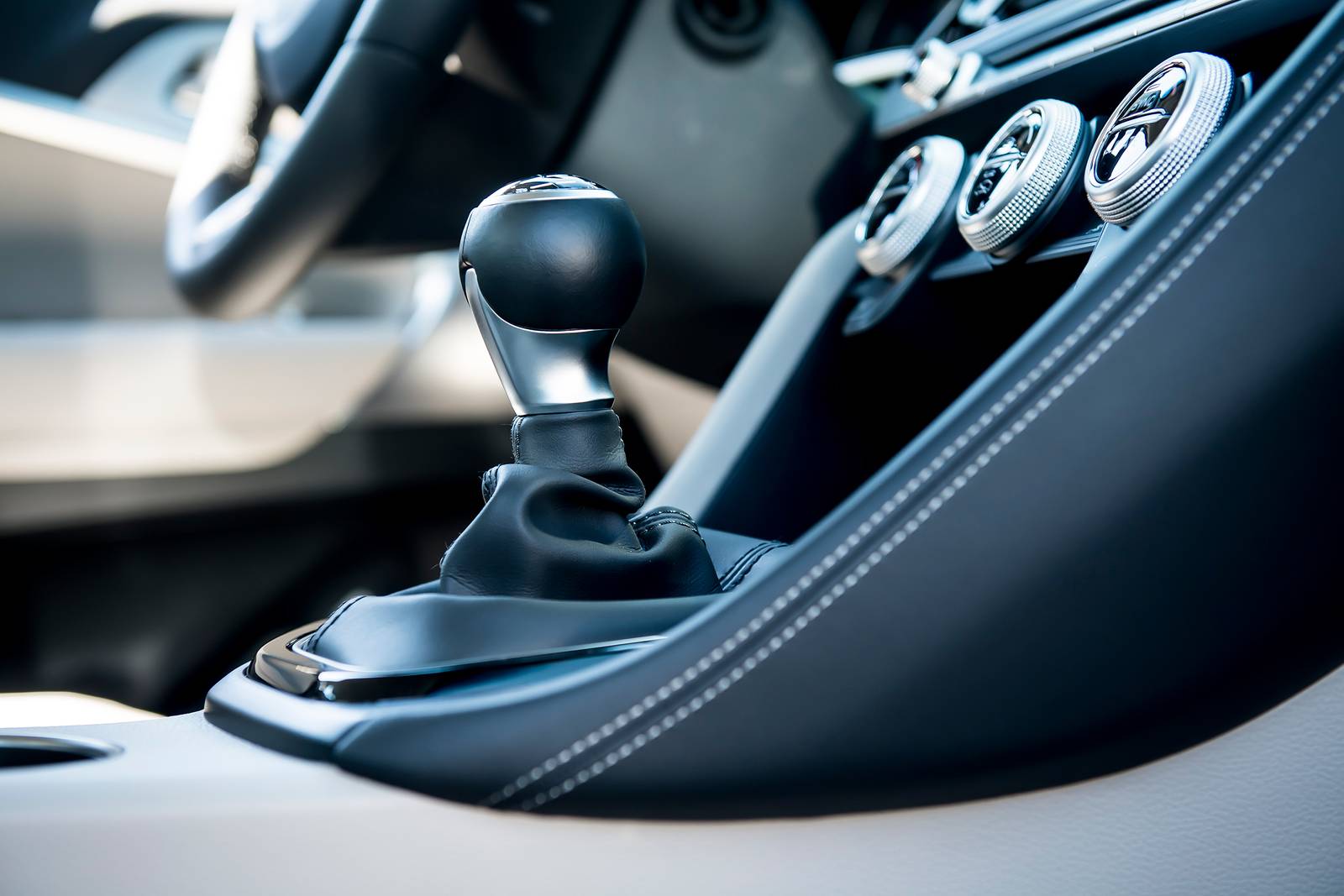 2020 Genesis G70 interior SHF