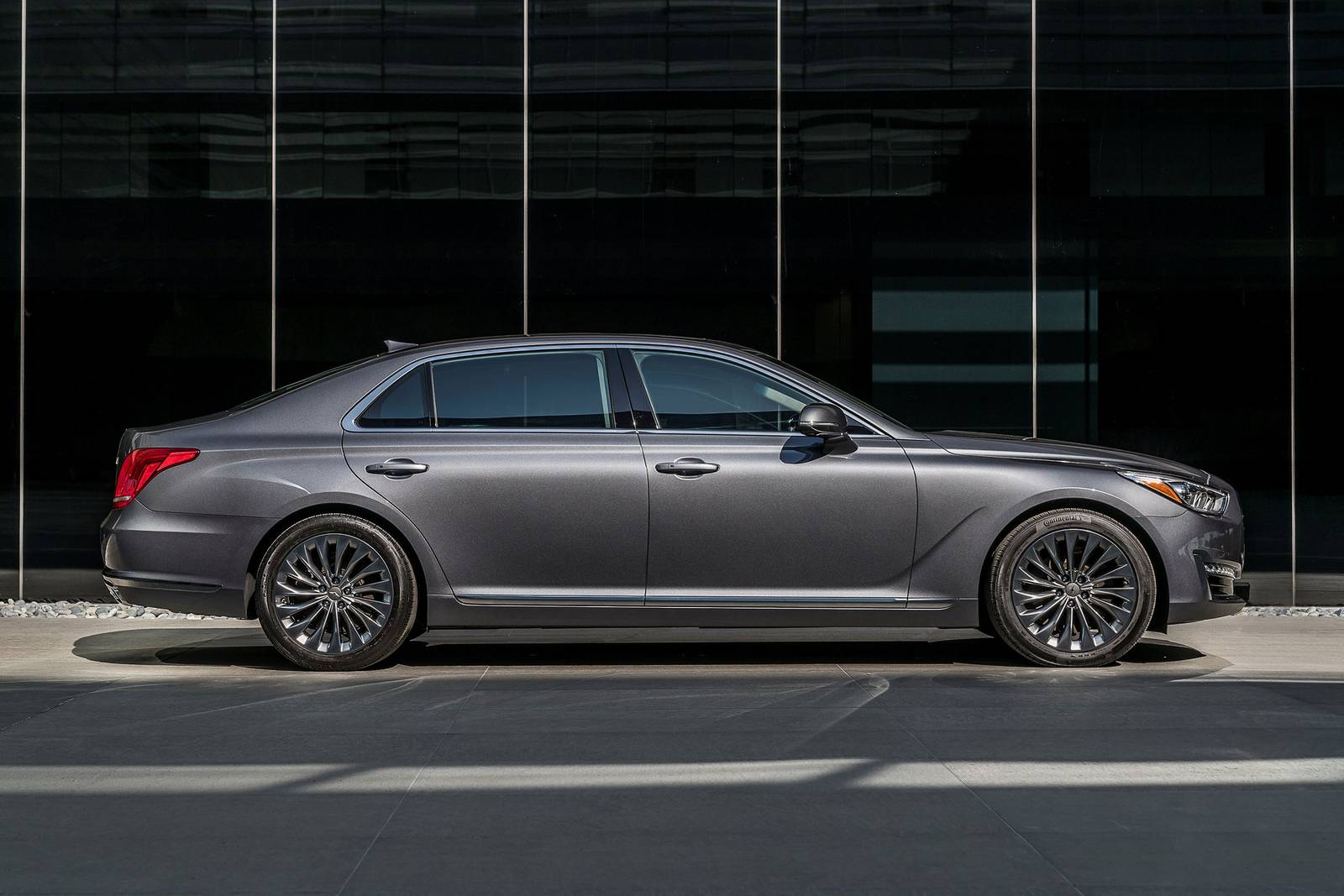 2017 Genesis G90
