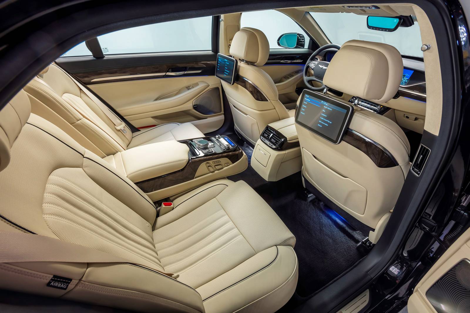 2017 Genesis G90 interior RI