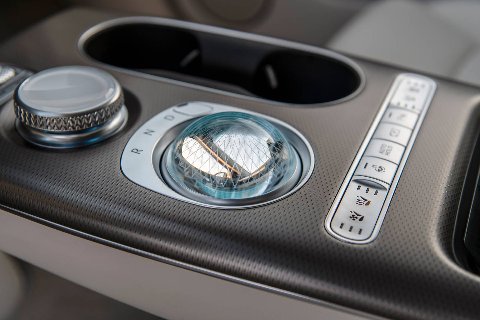 2025 Genesis Gv60 interior SHF