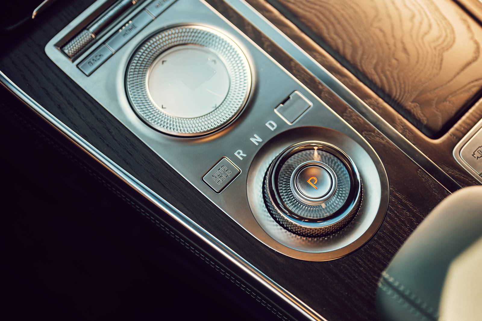 2024 Genesis Gv80 interior SHF