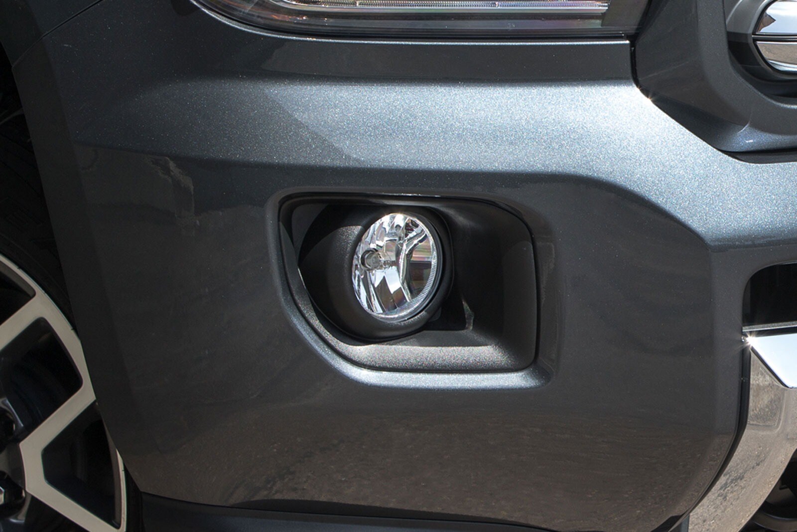 2017 Gmc Canyon exterior FOG