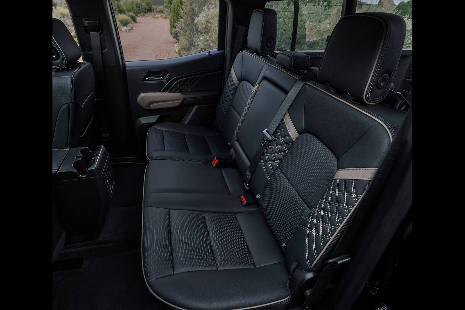 2025 GMC Canyon interior RI