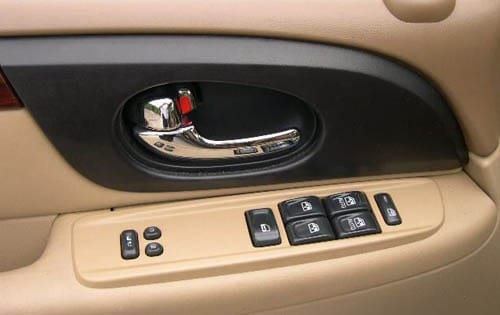 2005 GMC Envoy interior DETAIL