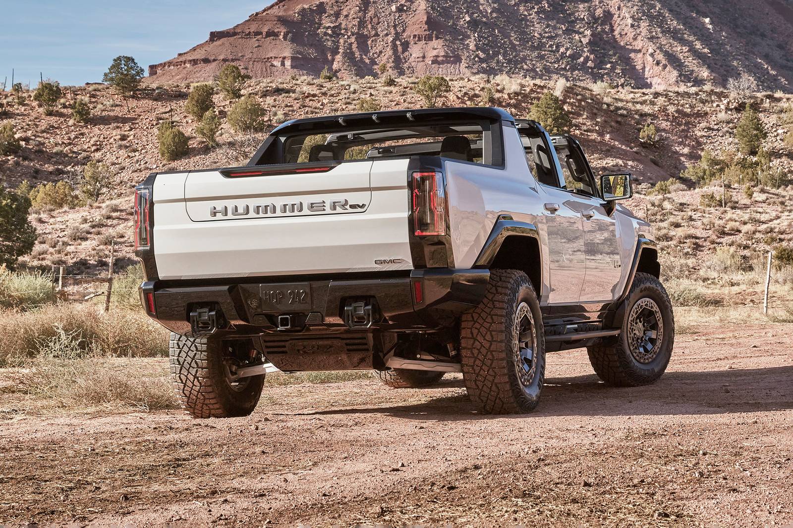 2025 GMC HUMMER EV 3X Crew Cab Pickup Exterior. Options Shown.