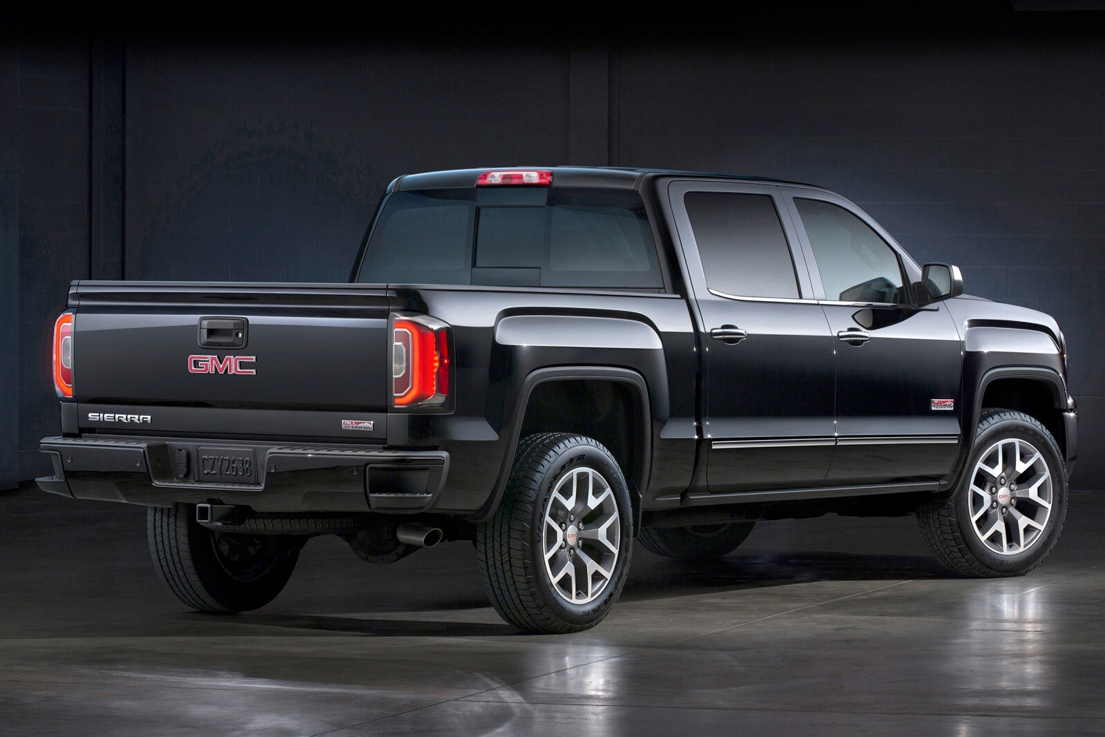 2016 GMC Sierra 1500 SLT Crew Cab Pickup Exterior. Options Shown.