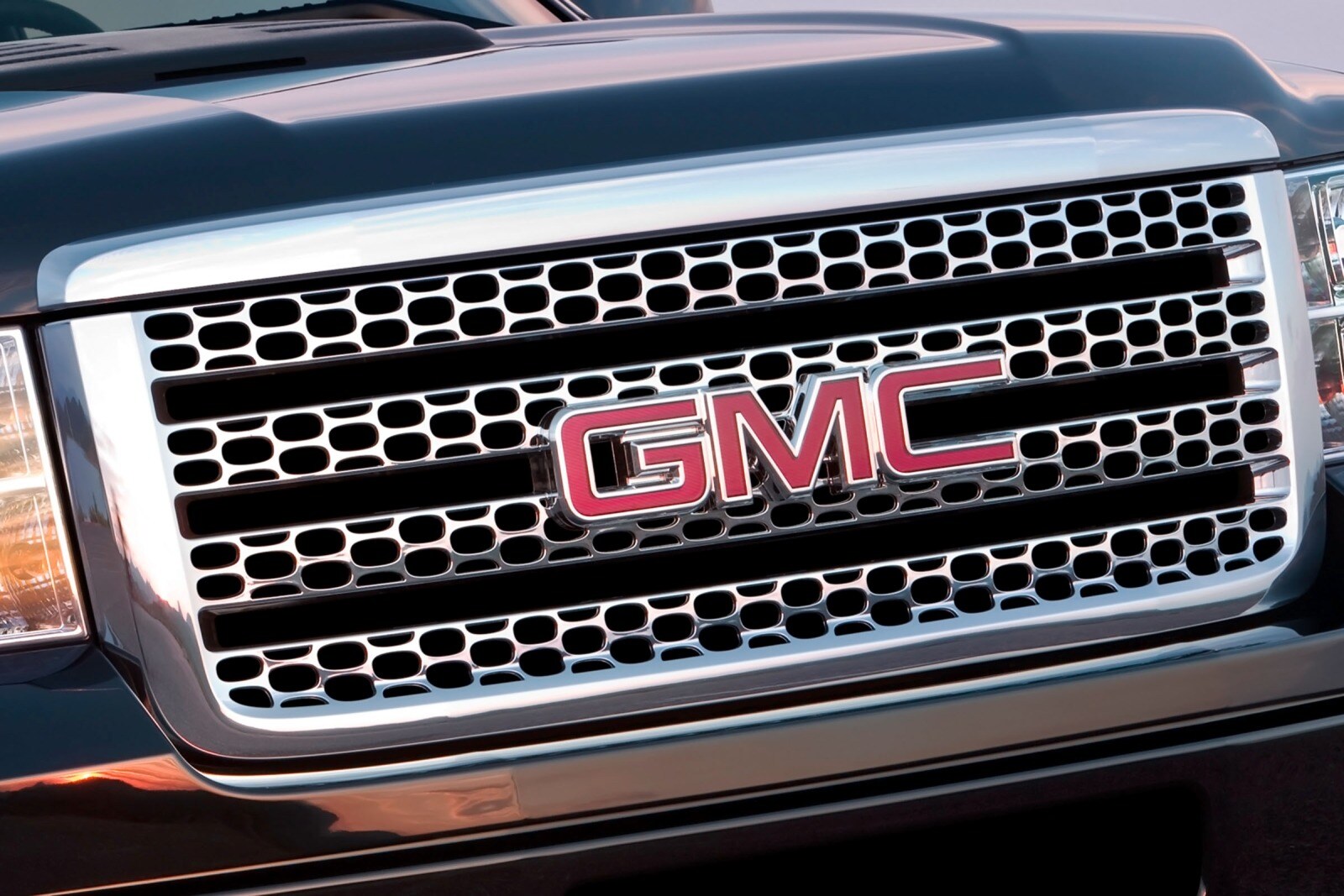 2012 GMC Sierra — OEM photo 4