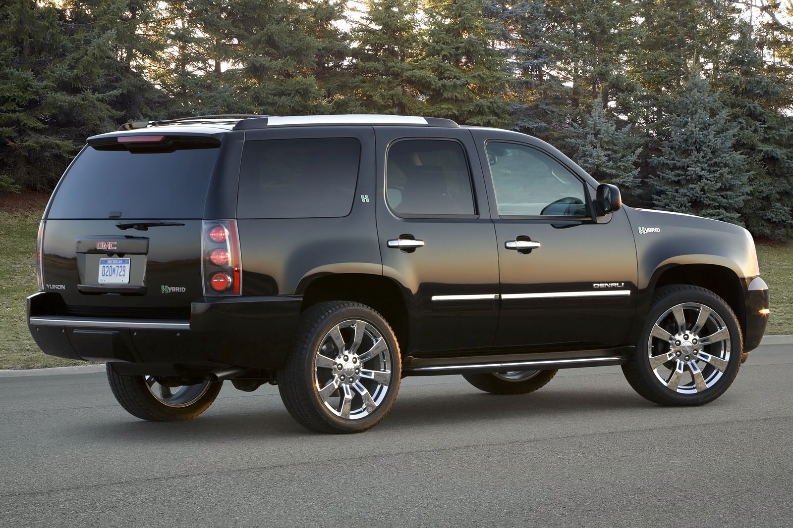 2013 GMC Yukon Hybrid exterior FQ