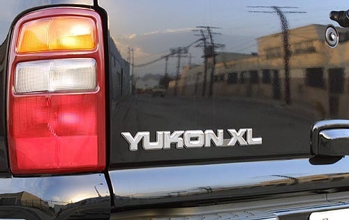 2001 GMC Yukon XL exterior FBDG