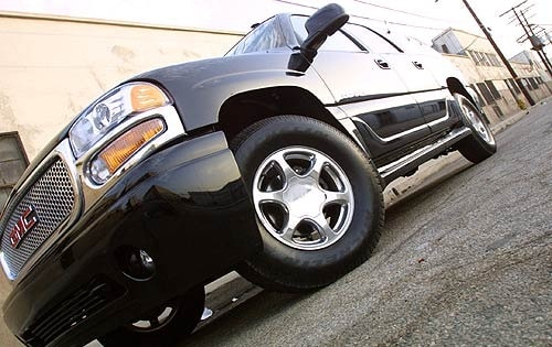 2001 GMC Yukon XL — OEM photo 3