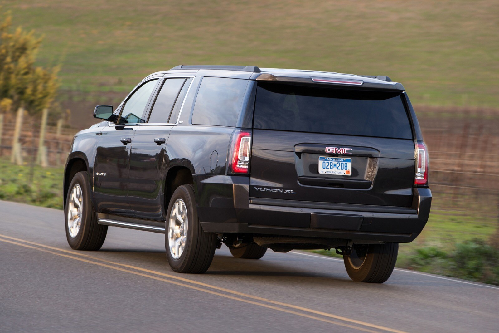 2017 GMC Yukon XL exterior RQ